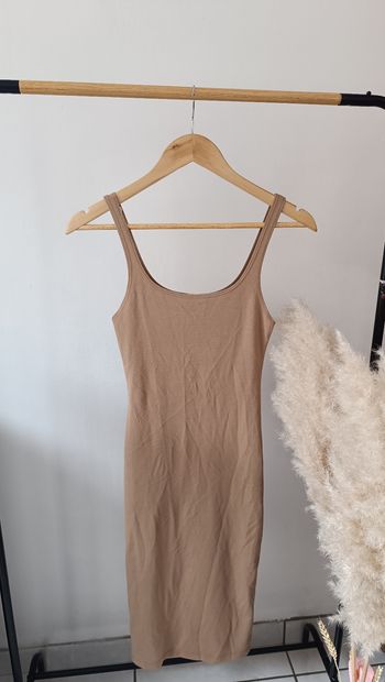 Robe mi-longue crème Zara