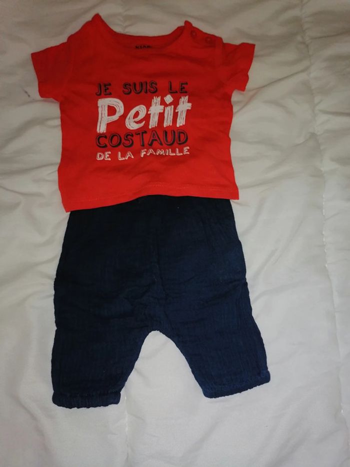 Ensemble pantalon/tee-shirt. 1 mois