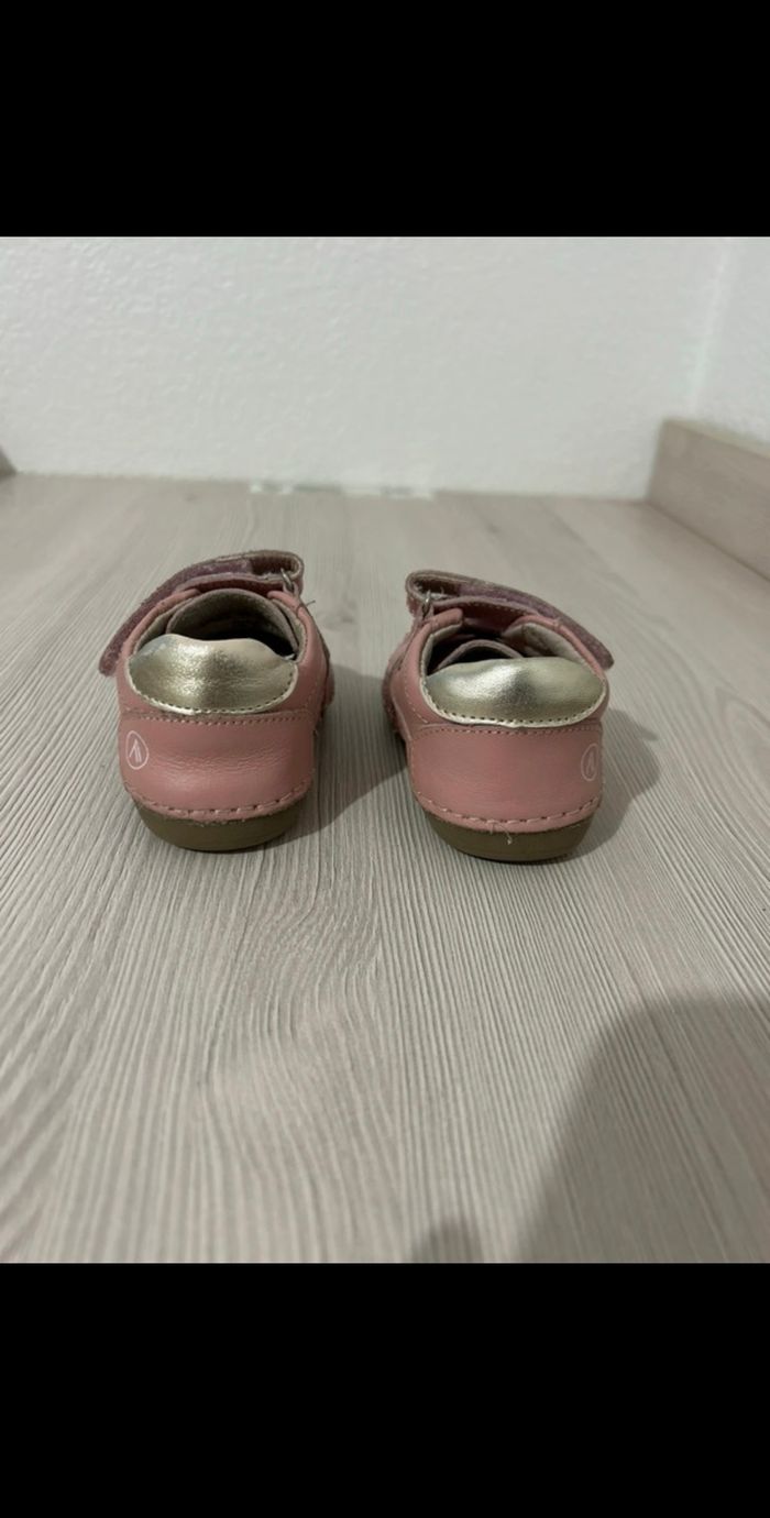 Chaussure bébé taille 18 - photo numéro 4