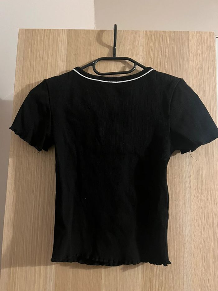 Tee shirt noir brodée à fleurs - photo numéro 3