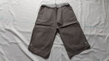 Pantacourt marron clair avec poches plaquées au dos