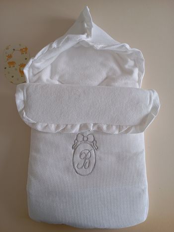 Nid d'ange bébé nid d'abeille et polaire blanc 