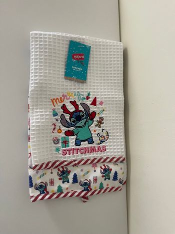 Lot 2 torchons rouge blanc Noël stitch Disney