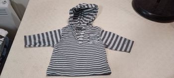 T-shirt manches longues et capuche 3 mois