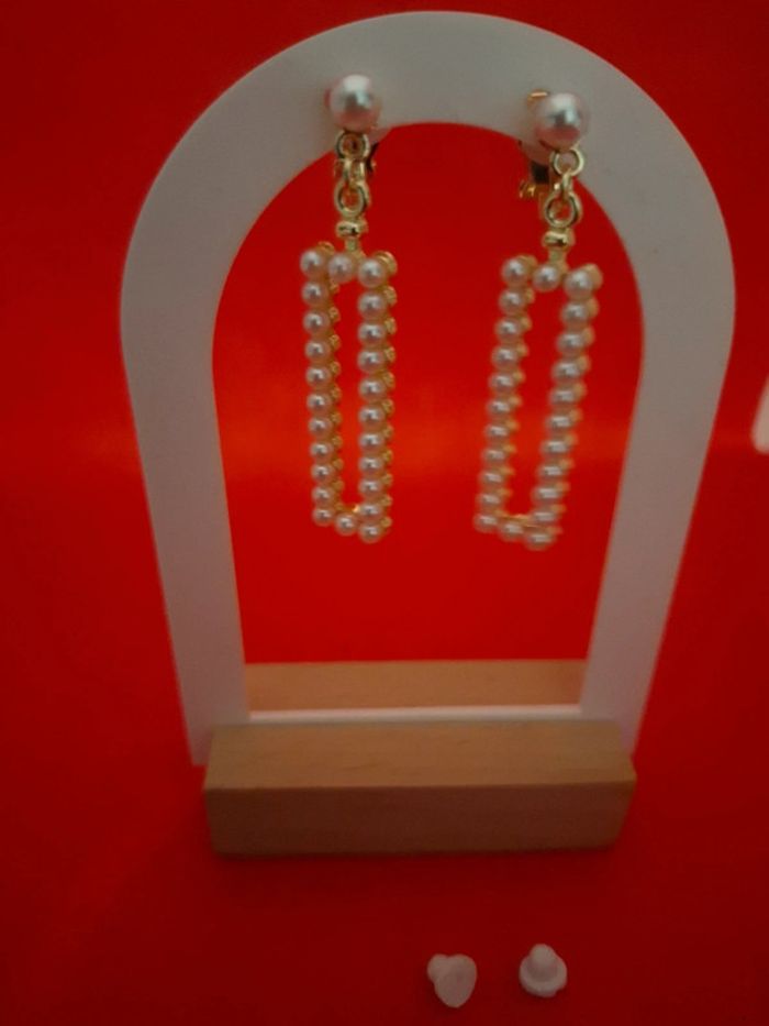Boucles d oreilles  à clip acier inoxydable  et perles neuves avec etiquette