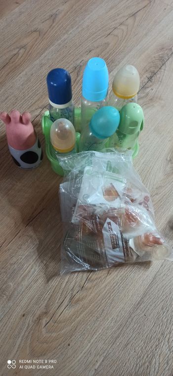 Lot de 7 biberons et tétines