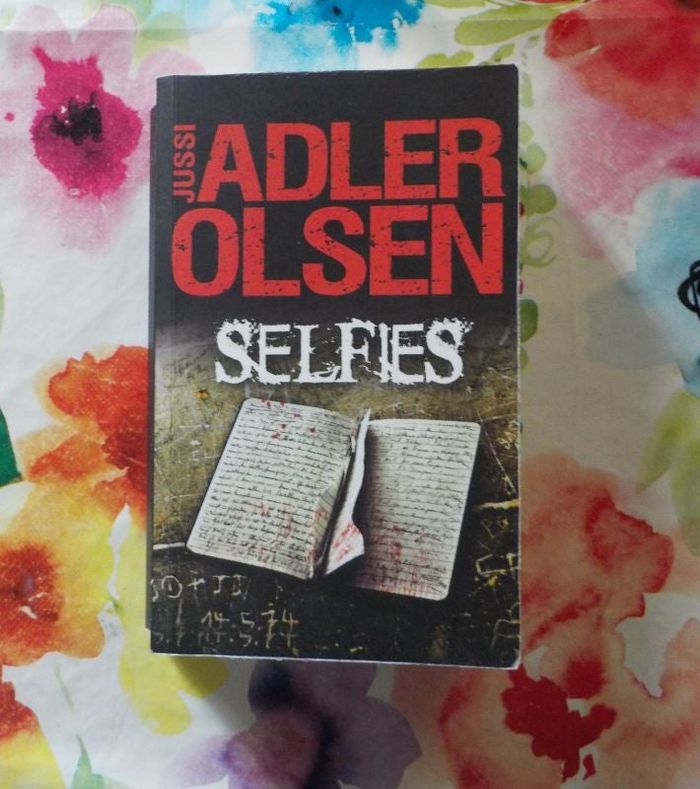 SELFIES de Jussi ADLER OLSEN Ed France Loisirs