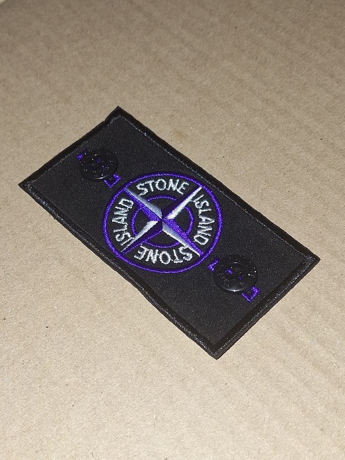 1 Patch Stone Island bleu  + 2 boutons - photo numéro 3