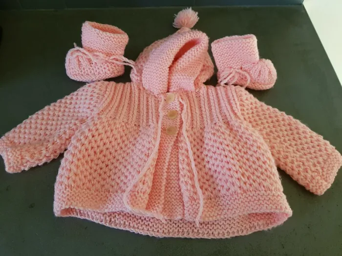 Veste et chaussons tricot bébé fille - photo numéro 6