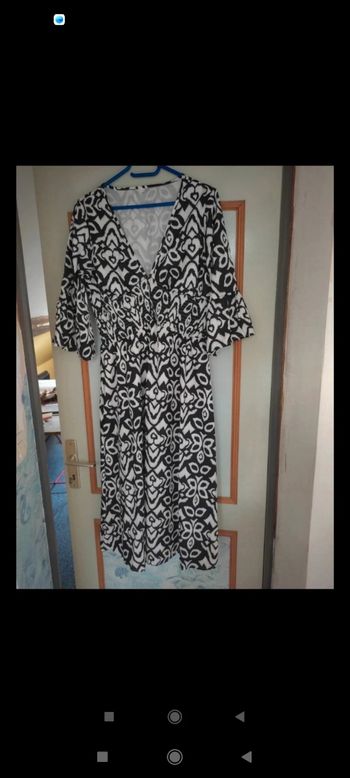 Robe noire manches courtes