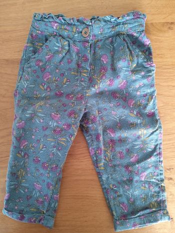 Pantalon léger vert fleuri