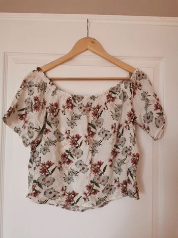 Top fleurie épaule dénudés