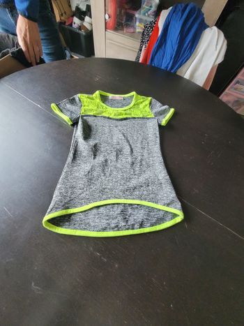 Tee shirt taille  8 ans