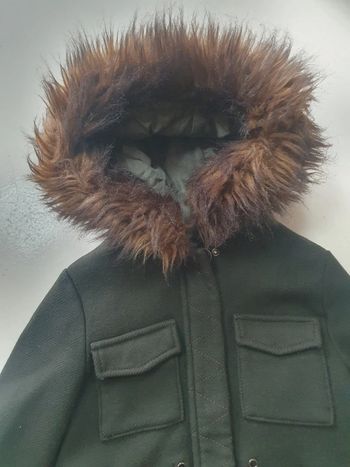 Manteau avec fourrure sur la capuche 6 ans zara