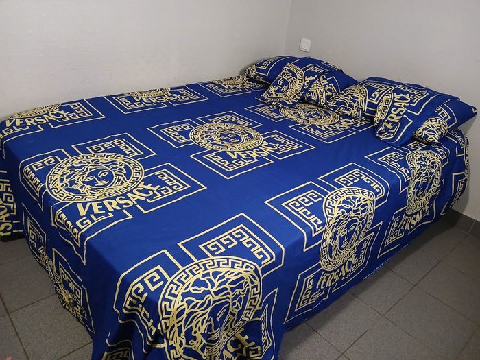 Drap de lit avec 4 taies d'oreiller