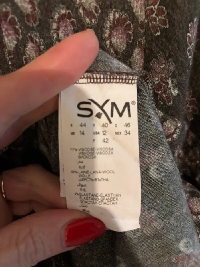 Blouse femme col V taille 42 - XL en très bon état - photo numéro 5