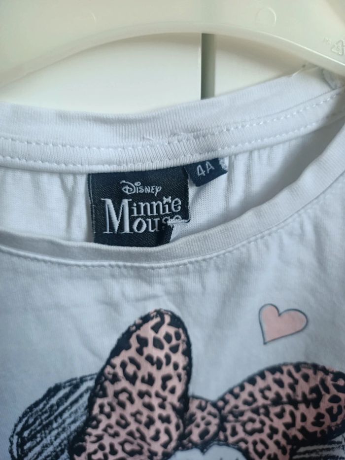 T-shirt Disney taille 4ans - photo numéro 3