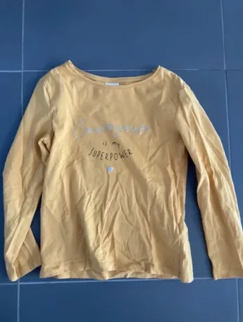 T shirt tape a l’oeil 8 ans en tres bon état