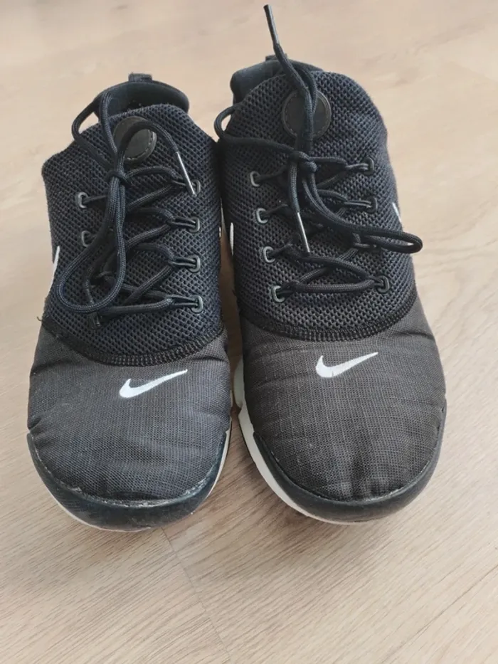 Sneakers Nike Presto fly noire et blanche - photo numéro 5
