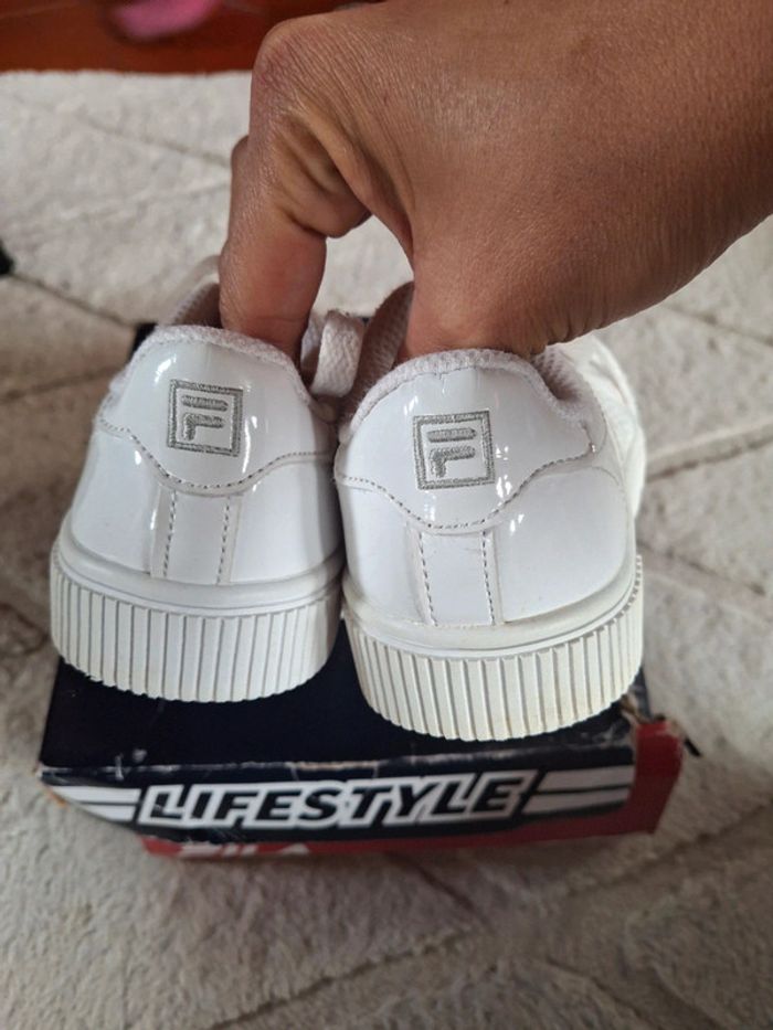 Magnifique basket à lacet FILA fille blanc brillant taille 28 - photo numéro 3
