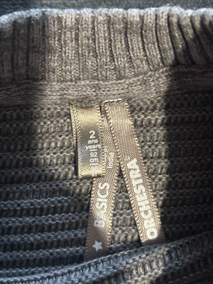 Lot de 2 pulls 2 ans (taillent grand) - photo numéro 3