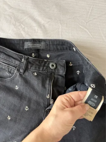 Jeans noir à imprimé ancre marine – Scotch & Soda – Taille 24/32