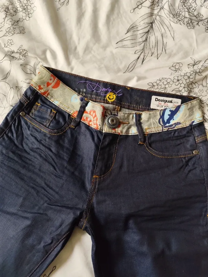 Magnifique jeans Desigual état neuf taille 36 - photo numéro 2