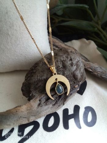 Collier lune et pierre de labradorite sertie