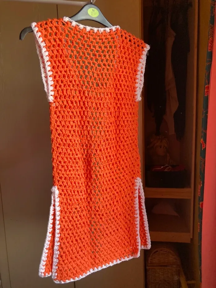 Superbe gilet cardigan sans manches crocheté à la main neuf taille M - photo numéro 2