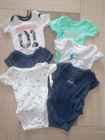 Lot de 3 bodies manches courtes / 6 mois
