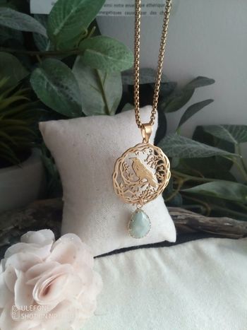 Collier pierre d'amazonite sertie et pendentif corbeau filigrané en acier inoxydable