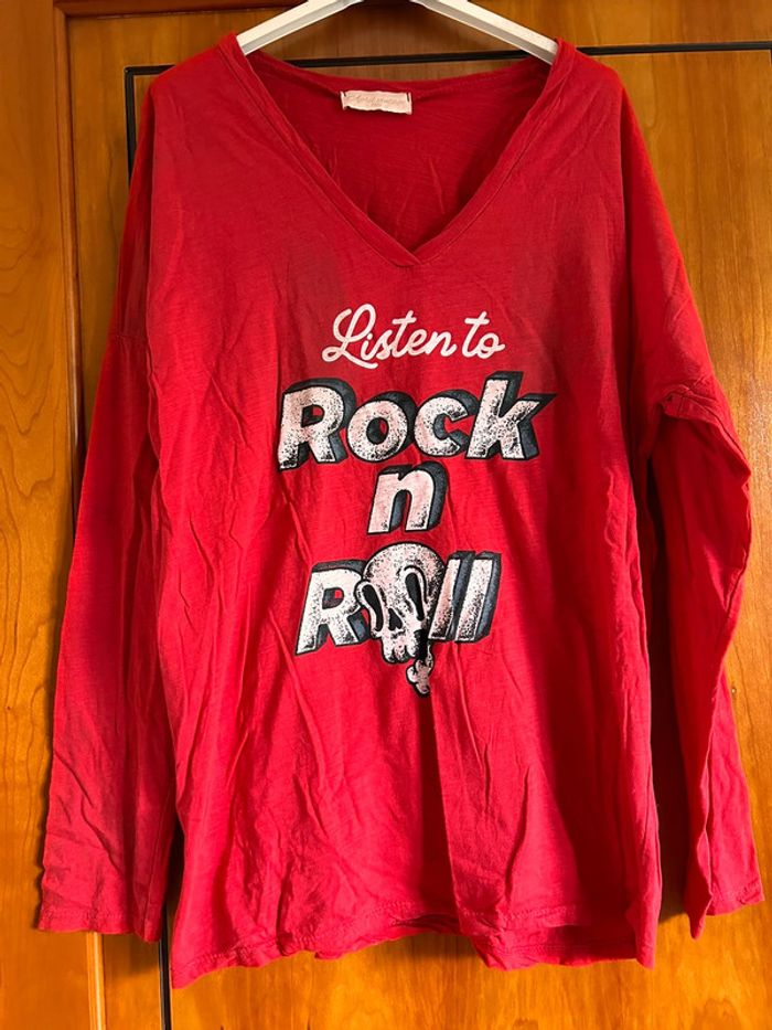 T-shirt manches longues rouge col v April Vintage