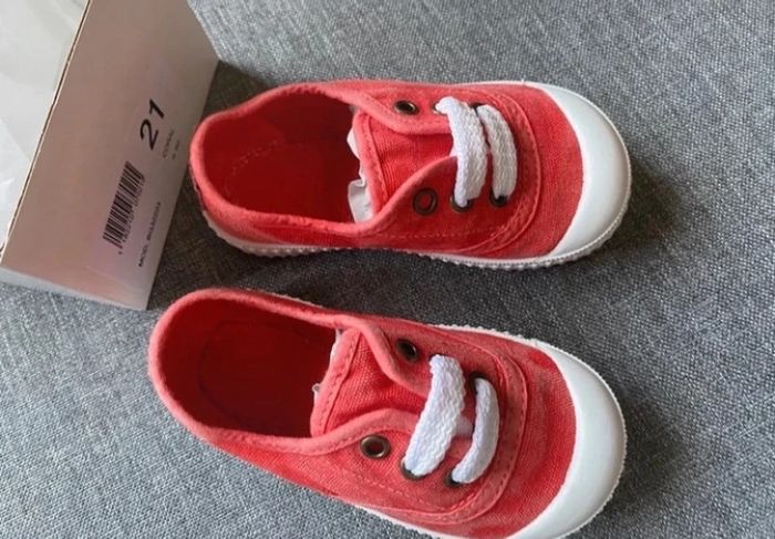 Tennis chaussures Lola Palacios  pointure 21 neuves  Effet délavé - photo numéro 2