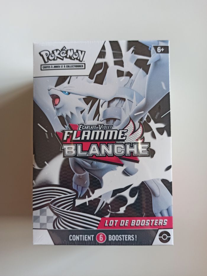 Bundle Pokemon Flamme Blanche - Neuf & Scellé