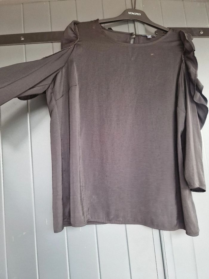 Blouse noir manches longues avec ouvertures et volants - photo numéro 3