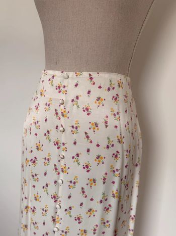 Jupe satin satiné été fleuri midi blanche longue fluide