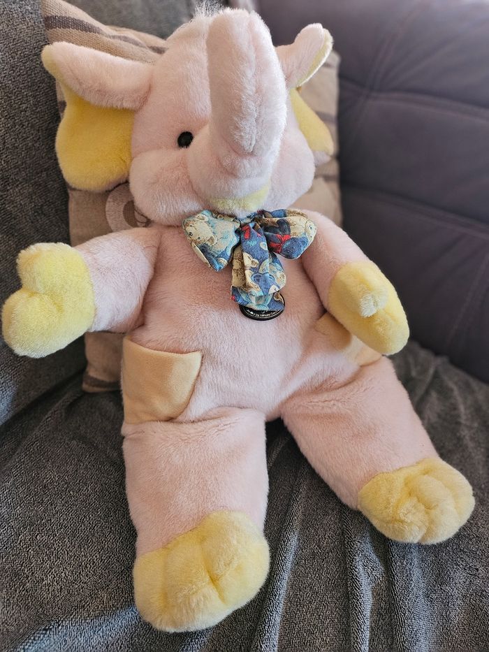 Peluche range-pyjamas éléphant