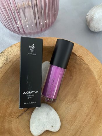 Gloss Lighthearted Younique