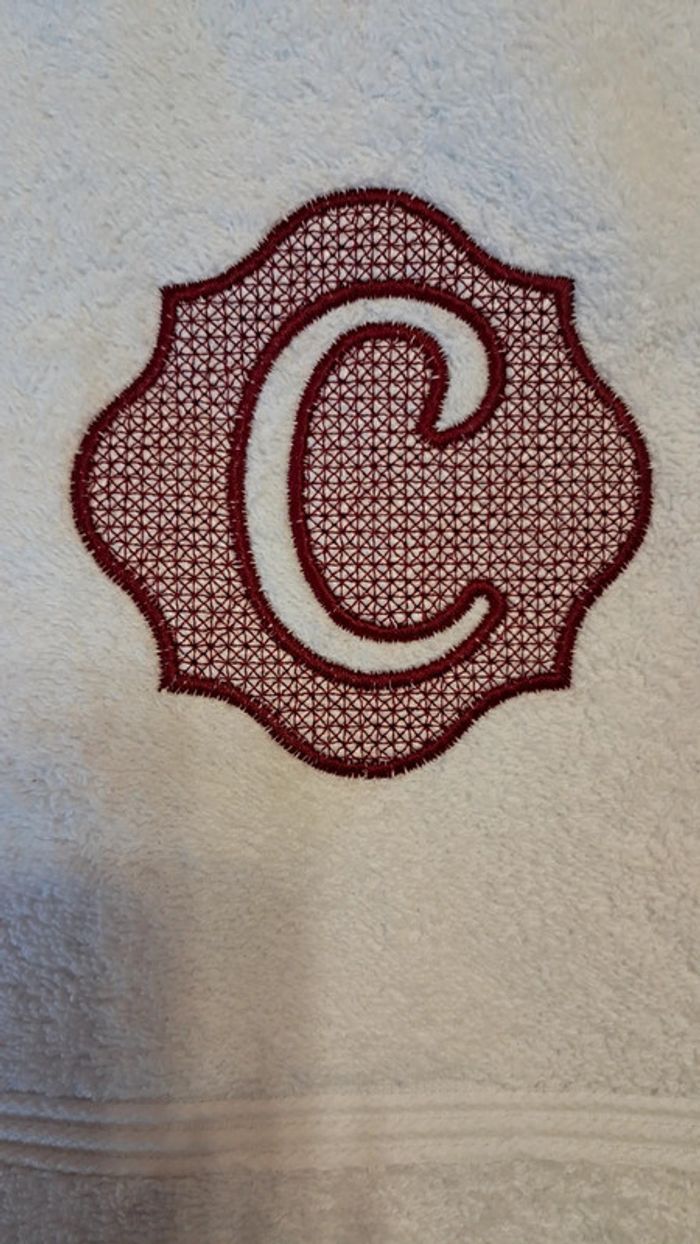 Serviette de toilette brodée monogramme C - photo numéro 3