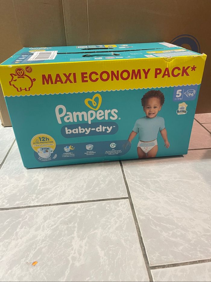 94 couches Pampers taille 5