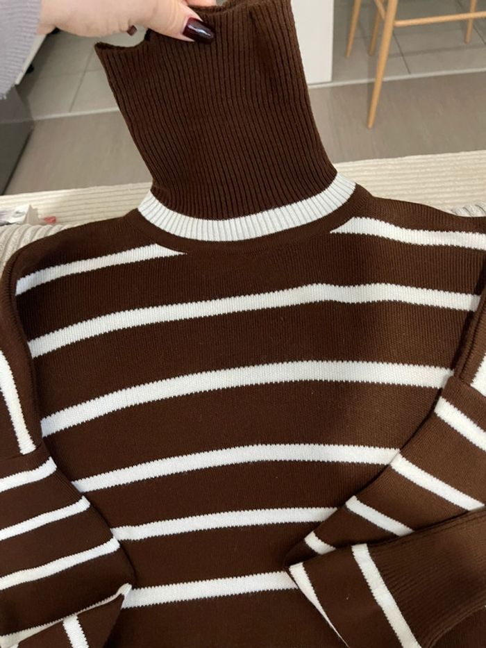 Pull col roulé marron bande blanche - photo numéro 5