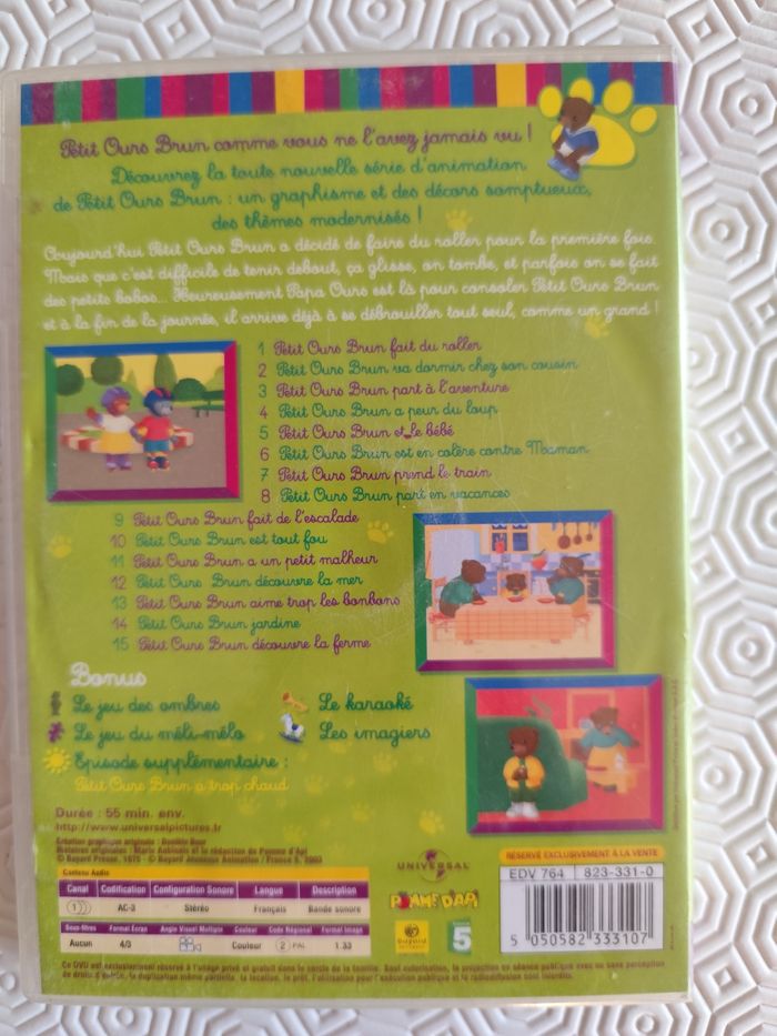 Petit ours brun fait du roller - photo numéro 2