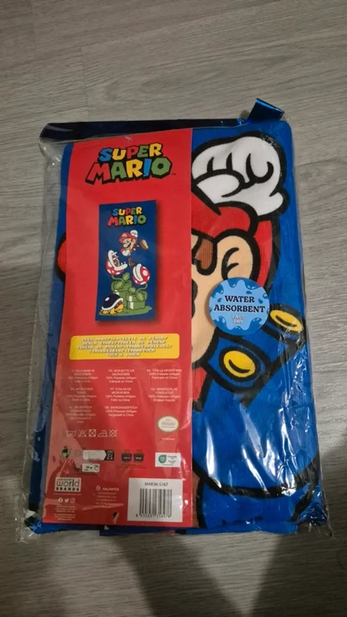 Serviette plage mario neuve. 😀