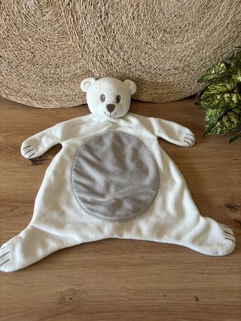 Doudou plat ours blanc rond gris brioche kimbaloo