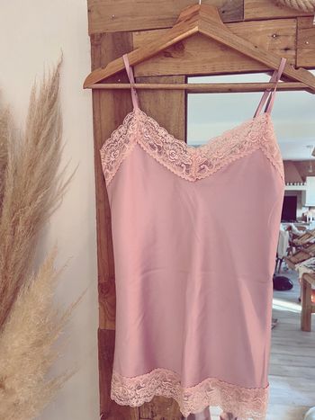 Débardeur / top satiné rose et dentelle neuf