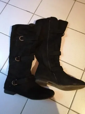 Bottes noires dessus velours 37