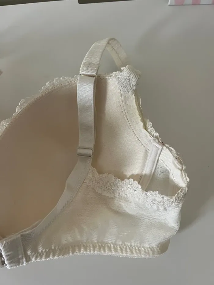 Soutien gorge - photo numéro 3