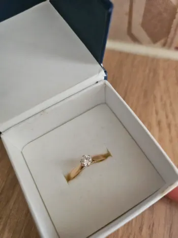 Bague or 18 carats – Taille 53/54 – pierre blanche scintillante