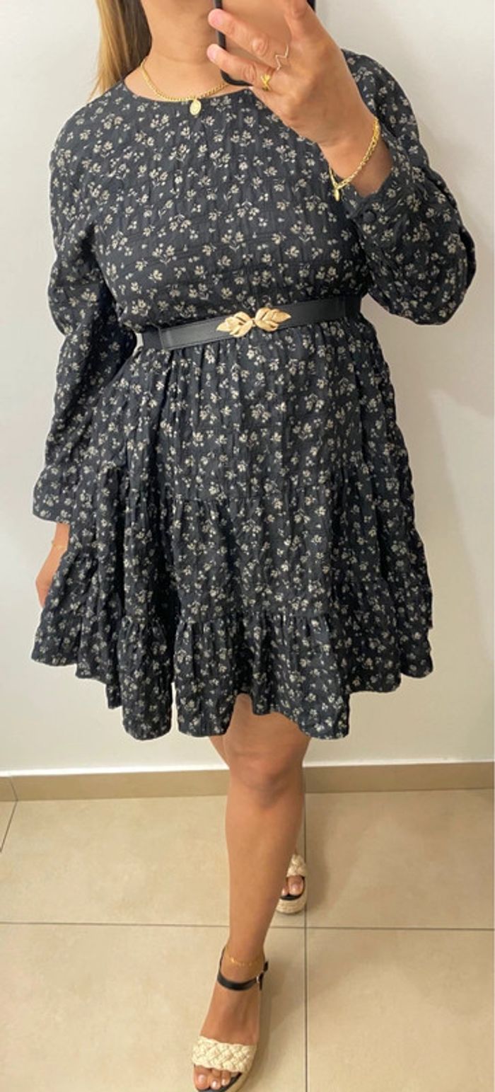 Robe ZARA Courte Imprimée Fleurs Avec Volant Taille M - photo numéro 3