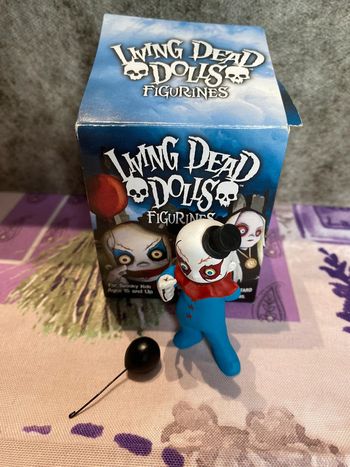 Pas d envoie avec homerr living dead dolls figurine schitzo bleu